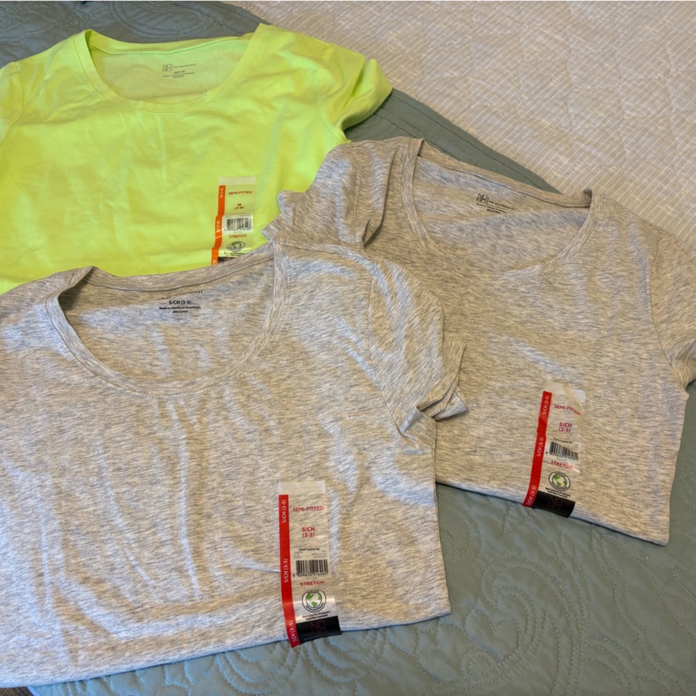 No Boundaries Heather Gray and Neon Yellow Women’s Tee Tops